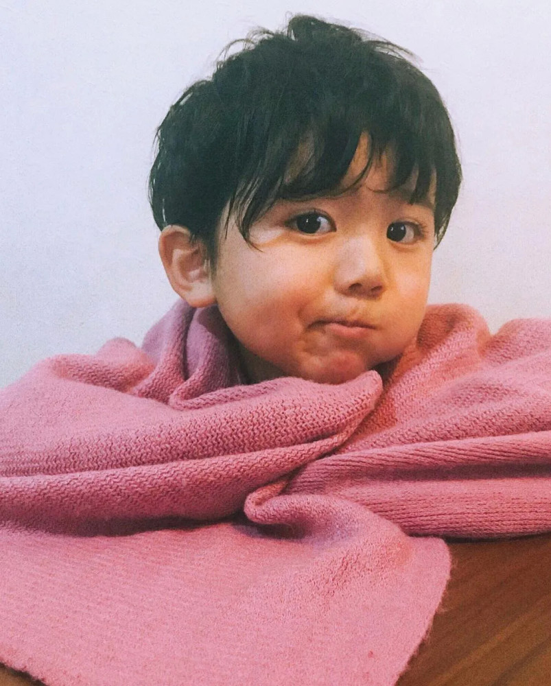 是有多可爱?日本大眼睛网红小男孩被认成是小女孩_腾讯新闻
