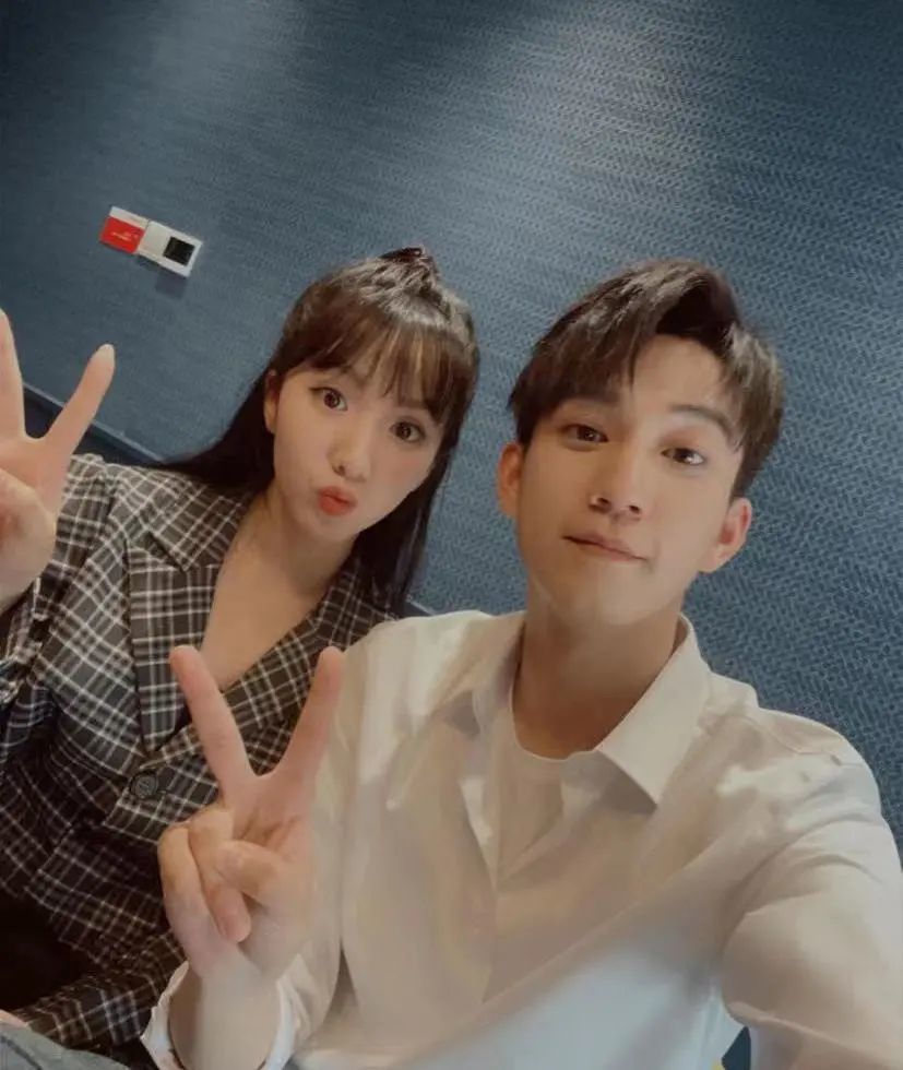 直到前几天苏晓彤和赵天昊同游迪士尼,就那个恋爱综艺男嘉宾恐龙,南风