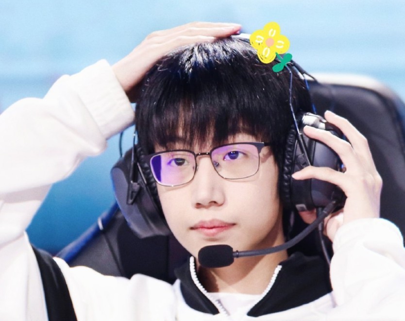 王者荣耀踩着暖阳上国服镜大主播昧昧有多嚣张开播公然打假赛