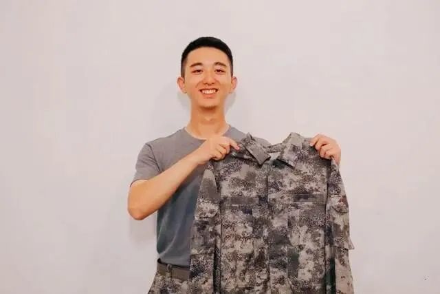 ▼南沙官兵试穿城市星空迷彩去年年底▼在去年穿上了星空迷彩海军陆战