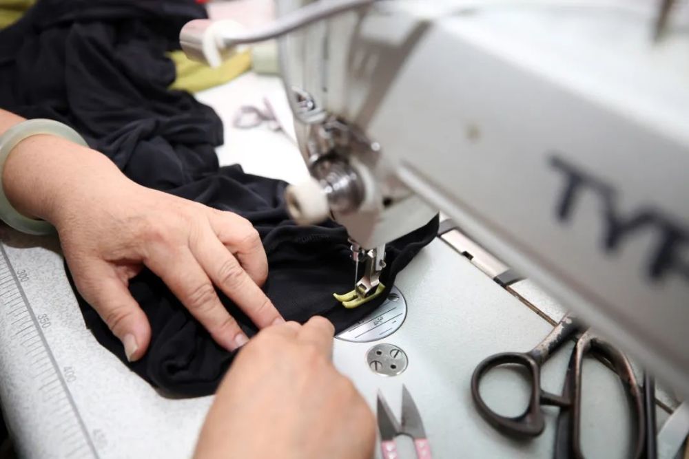 老行当焕发生机,小巷里的改衣店"改"出新时尚!