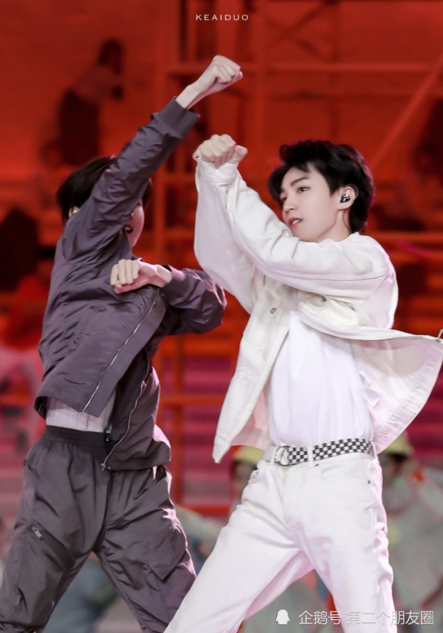 这才是"王炸"组合:王一博王俊凯王源合唱!