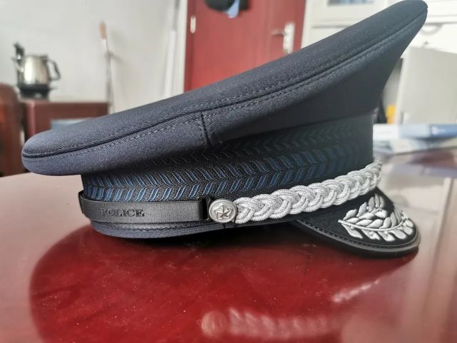 6月29日收到了领带.警礼服列装范围为全体人民警察.