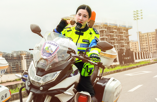 贵州一支美女铁骑队上岗执勤,靓丽风"警"线来了!