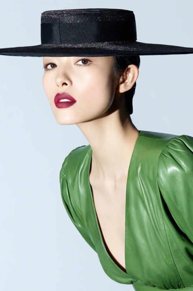 国内一线超模孙菲菲在事业高峰却退隐结婚生子丈夫是摄影师亮子