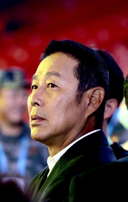 鸟巢幕后:黄渤张嘉益仅40秒,李宇春罕见麻花辫,于和伟激动发文