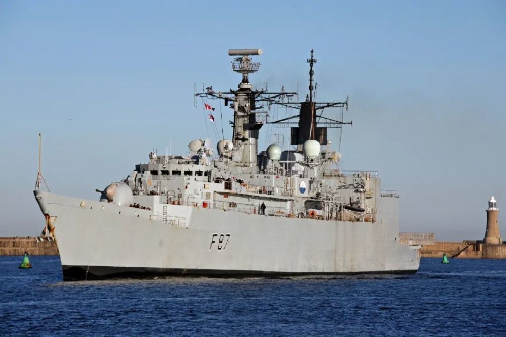 香港回归前夕英国特混舰队来到了南海和中国海军对峙三天三夜