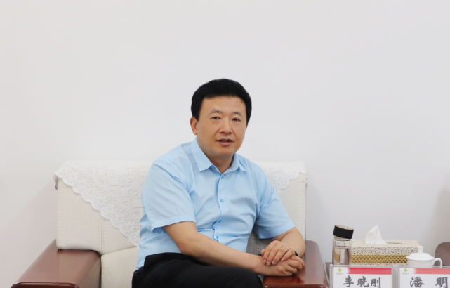 李晓刚会见九江银行行长潘明一行