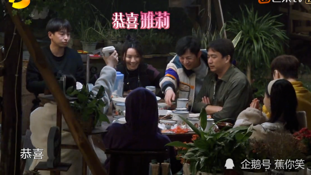 黄雅莉宣布已领结婚证 金靖承认正在谈恋爱 张艺兴讨教恋爱经验 全网搜