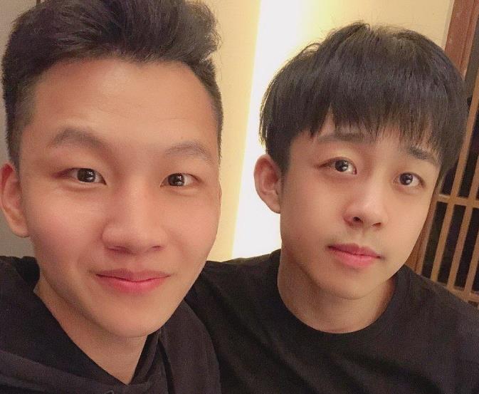 昔日的"五道杠少年"和"不屑弟"怎样了?1个读民办,1个读哈佛