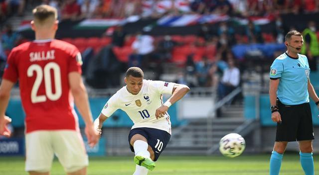 军刀排行_全球顶级军刀排行:三棱军刺排第三,第1受到特种部队青睐(2)