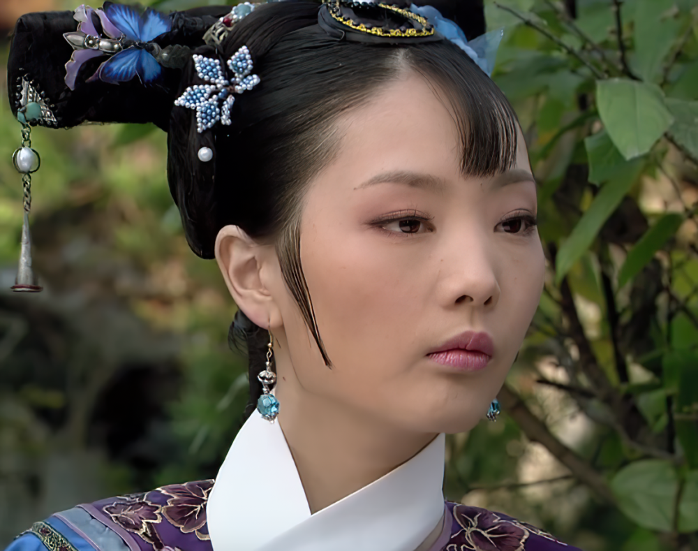 甄嬛传余莺儿为啥敢嚣张跋扈当镜头扫到她的牙导演有心了