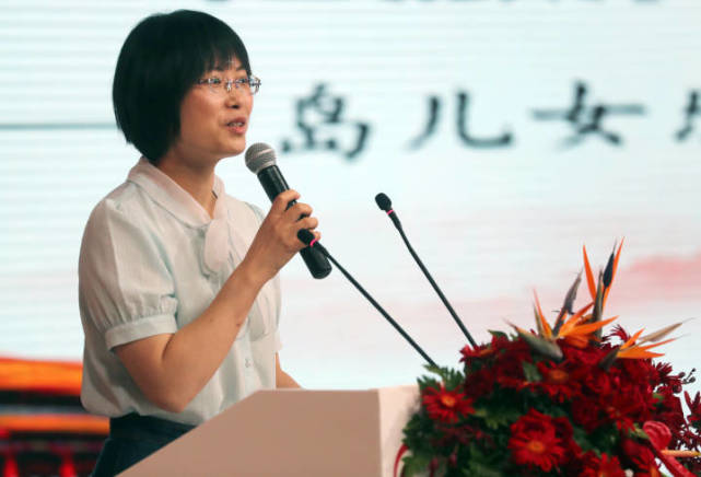 周燕老师1972年底,李雪浓等妇女党员带头响应修筑海塘抵御灾害的号召