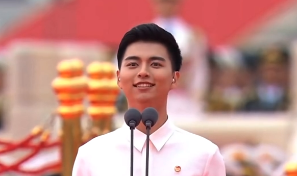 "锦州小伙"赵建铭成了领诵员,不仅拥有高颜值,还是中财保研生