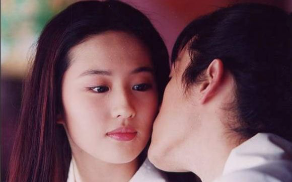 郭德纲跟刘亦菲演吻戏难忘的事胡歌我没吻过她但她吻过我