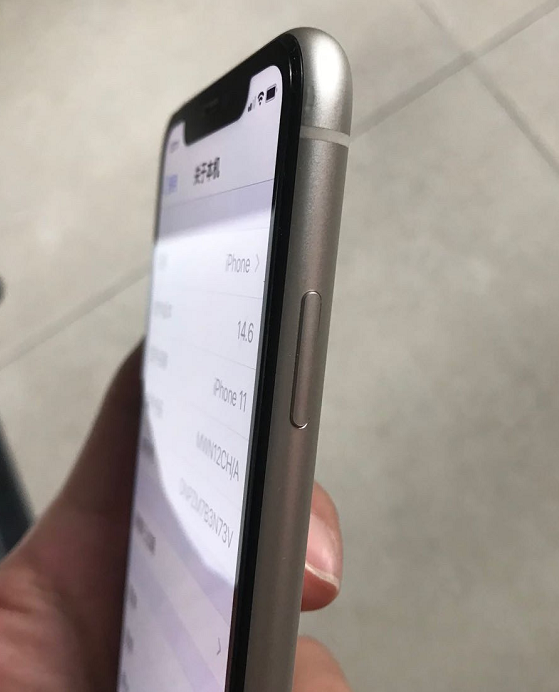 网友3200元入手全原iphone11内存是唯一缺点