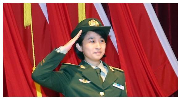 女武警庞洪雨,丈夫救人牺牲,31岁特招入伍,直接被授予少校军衔
