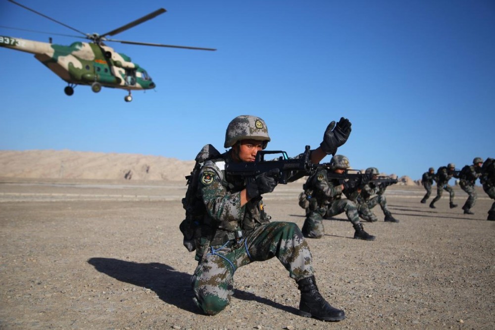 直8l编队全新亮相中国版超种马空中突击部队的战力倍增器