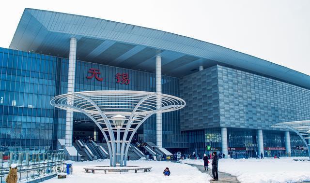 江苏无锡:无锡站首开始发进京"复兴号"高铁列车