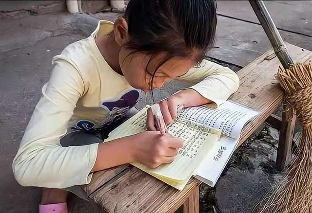 枯燥的学习,简单的生活伴随着屈诗颖,让她的成绩直线