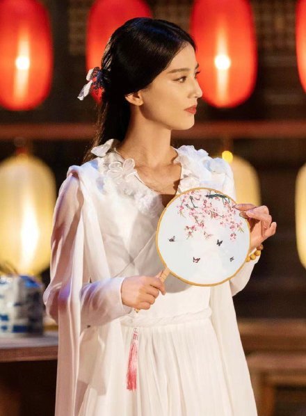 女星扮演白蛇:杨紫鞠婧祎灵气十足,那英一个人就能干掉法海_腾讯新闻