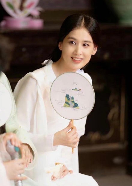 女星扮演白蛇:杨紫鞠婧祎灵气十足,那英一个人就能干掉法海_腾讯新闻