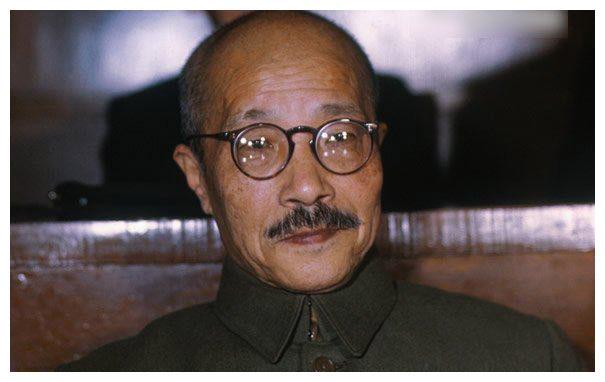 他有三个儿子,分别是长子东条英隆,次子东条辉雄,三子东条敏夫.