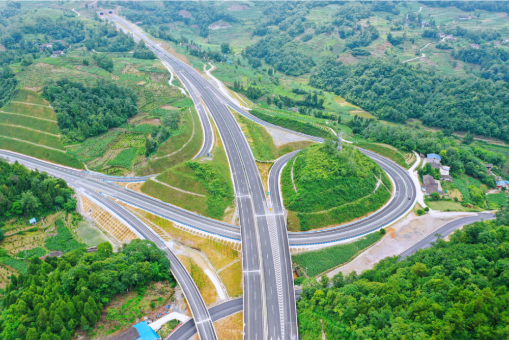 沿着高速看余庆|花山苗族乡:余庆北上遵义"桥头堡"c位亮相