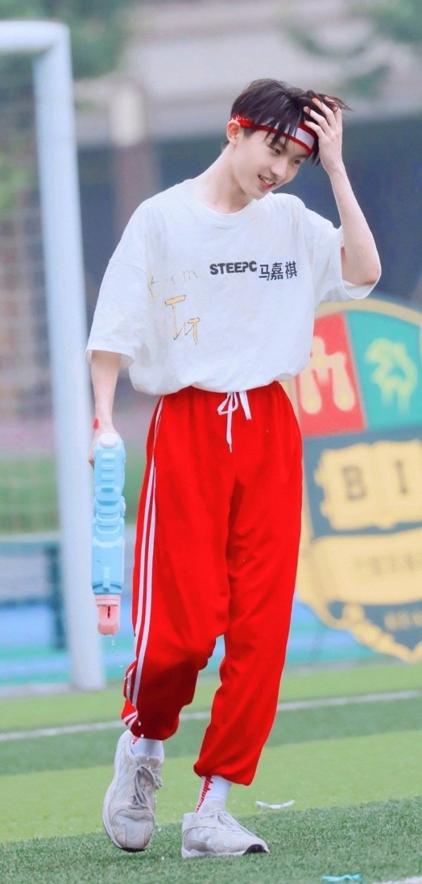 马嘉祺壁纸小马加油不怕跌倒