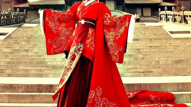 心理测试:选一件皇后凤袍,测出在宫里你会是皇后吗?