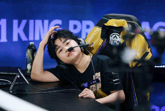 星痕想成为fly这样的选手称久哲是永远的神小目标世冠夺冠