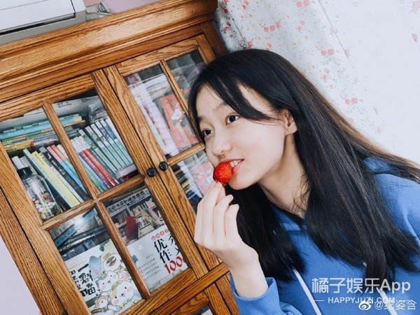 《虎妈猫爸》中,她是赵薇,佟大为的女儿罗茜茜.