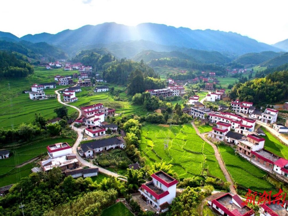 罗霄耸翠奏凯歌