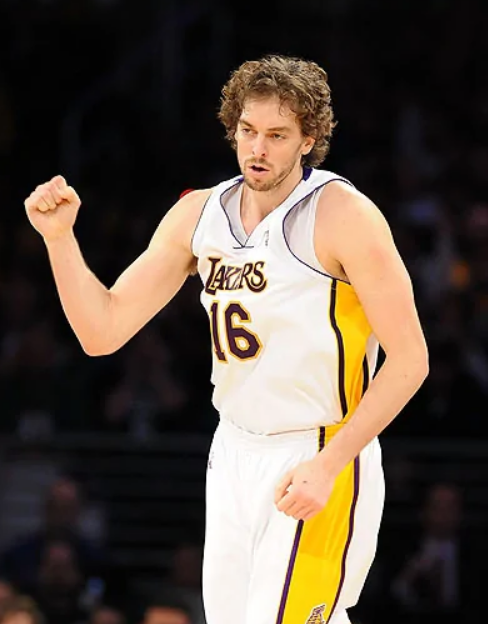 大加索尔再拿一冠,时隔二十年再次收获西甲冠军,家嫂还要打几年