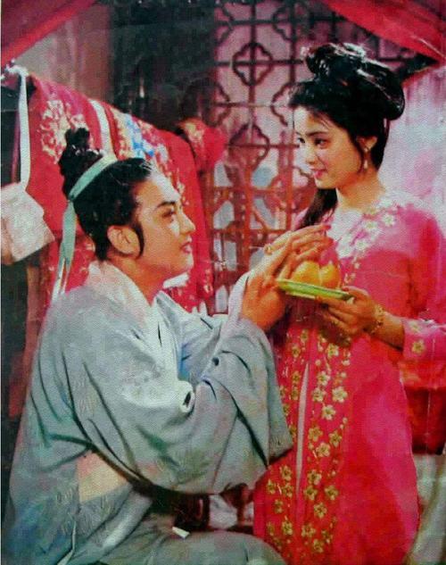 红学大发现周瑞家的送宫花林黛玉为何生气真正原因是贾宝玉