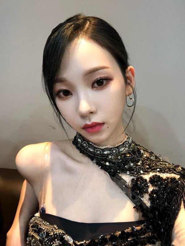 柳智敏karina首位蛇系爱豆现实里的ai美人