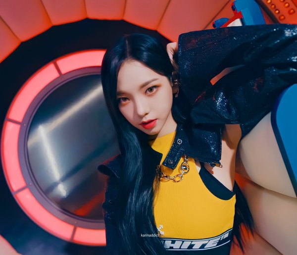 柳智敏karina首位蛇系爱豆现实里的ai美人