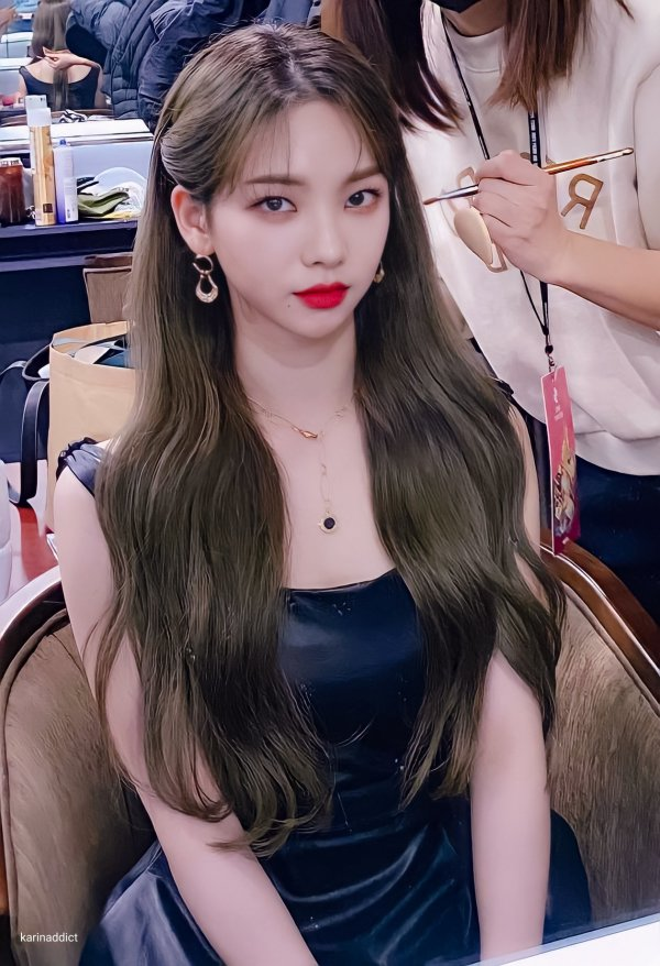 柳智敏karina首位蛇系爱豆现实里的ai美人