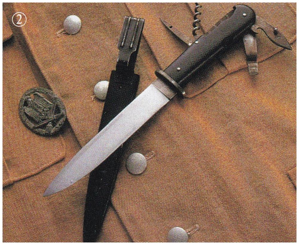 图示:二战爆发后,很多德国陆军士兵抱怨战前制造的军刀功能单一,华而