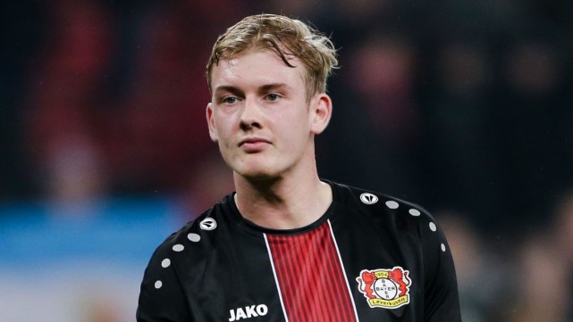 尤利安·布兰特在17岁之龄加盟勒沃库森,首季上阵12次即取得2个进球