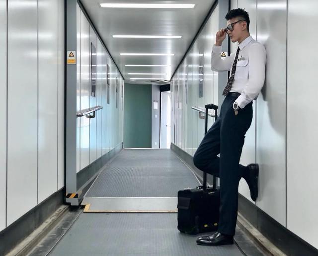 这枚爱做饭的鲜肉空少有点帅