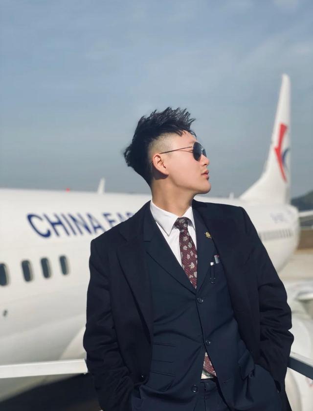 这枚爱做饭的鲜肉空少有点帅