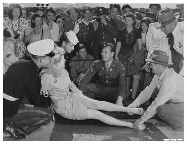 之后两军高层在托尔高举行会谈,期间气氛十分友好,科涅夫元帅与