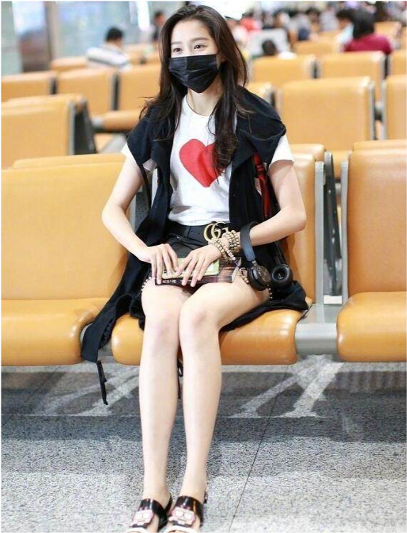 97年的关晓彤怎么这么老气了网友穿错衣20岁都看着像30岁