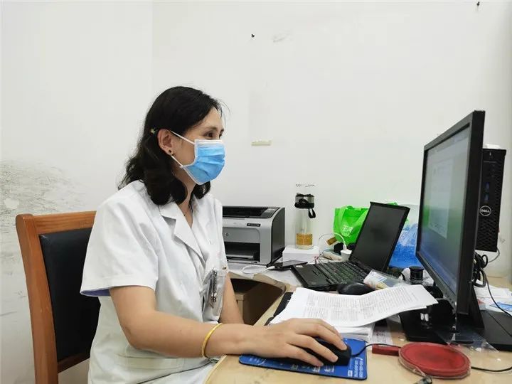 "赵文江表示,尤其是他这个职业,是对外的形象工作,所以他很注重个人的