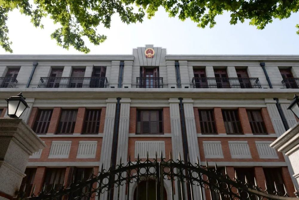 这里前身是原法租界会审公廨和警务处暨中央巡捕房旧址,两栋百岁高龄