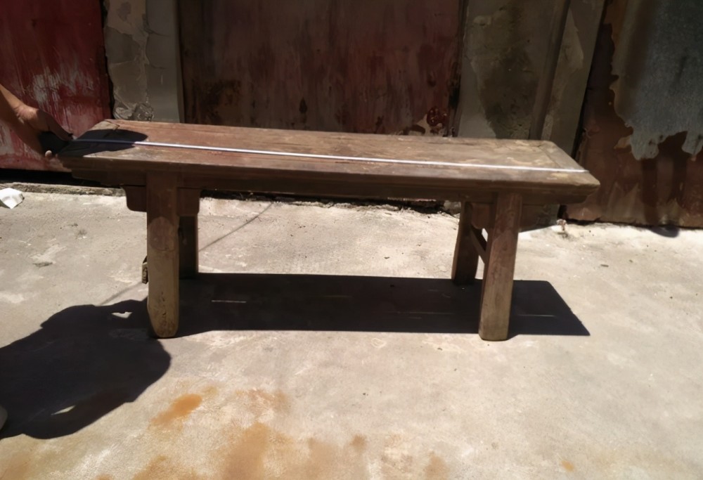 有春凳抬着他走"说到这,我就懵逼了,春凳居然可以当担架使用等等有