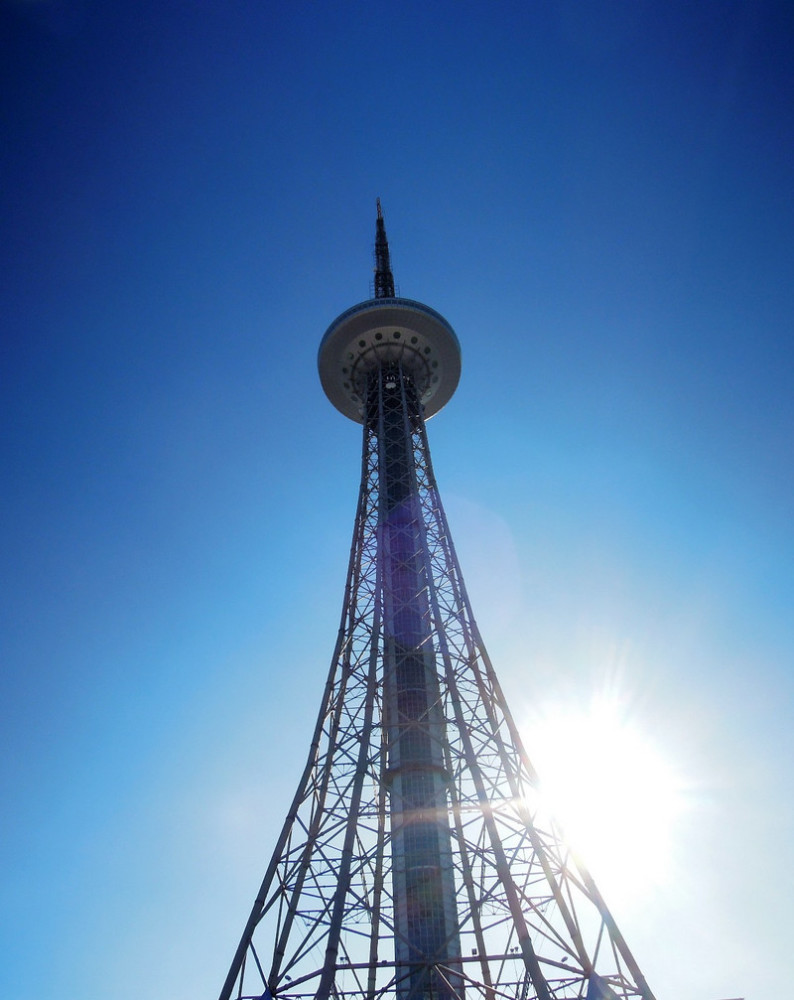 黑龙江集广播电视旅游观光娱乐和通讯于一体的综合性多功能塔