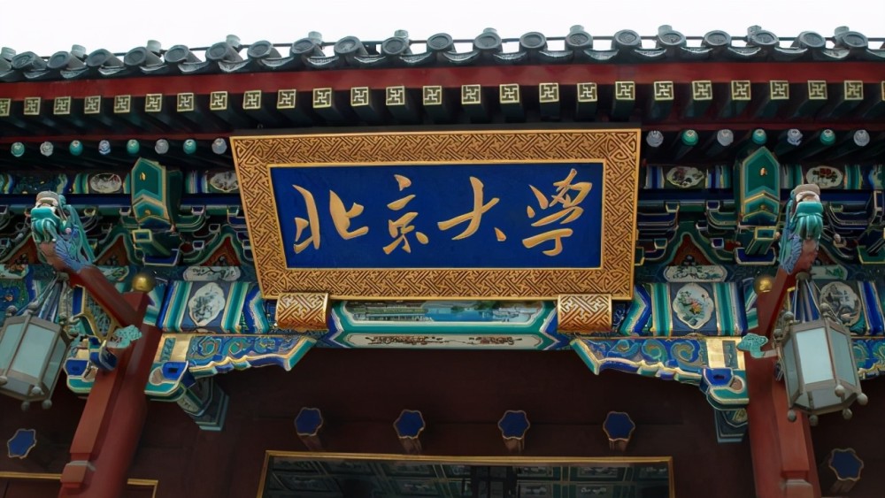 因为清华北大是国内大学前二名,招收人数非常有限,录取率不到千分之一