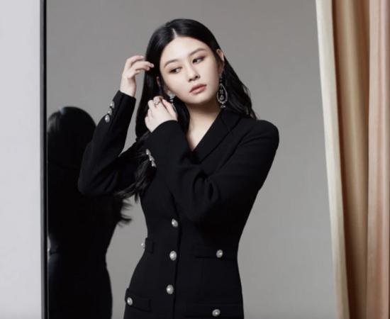 邱淑贞女儿沈月坦言自己性格内向,曾因星二代身份被同学排挤,不敢去